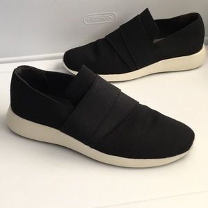 Vince. QUALITY knitted slip ons loafers